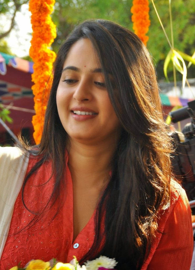 17+ Anushka Shetty Hot Photos, Unseen Bikini Images 