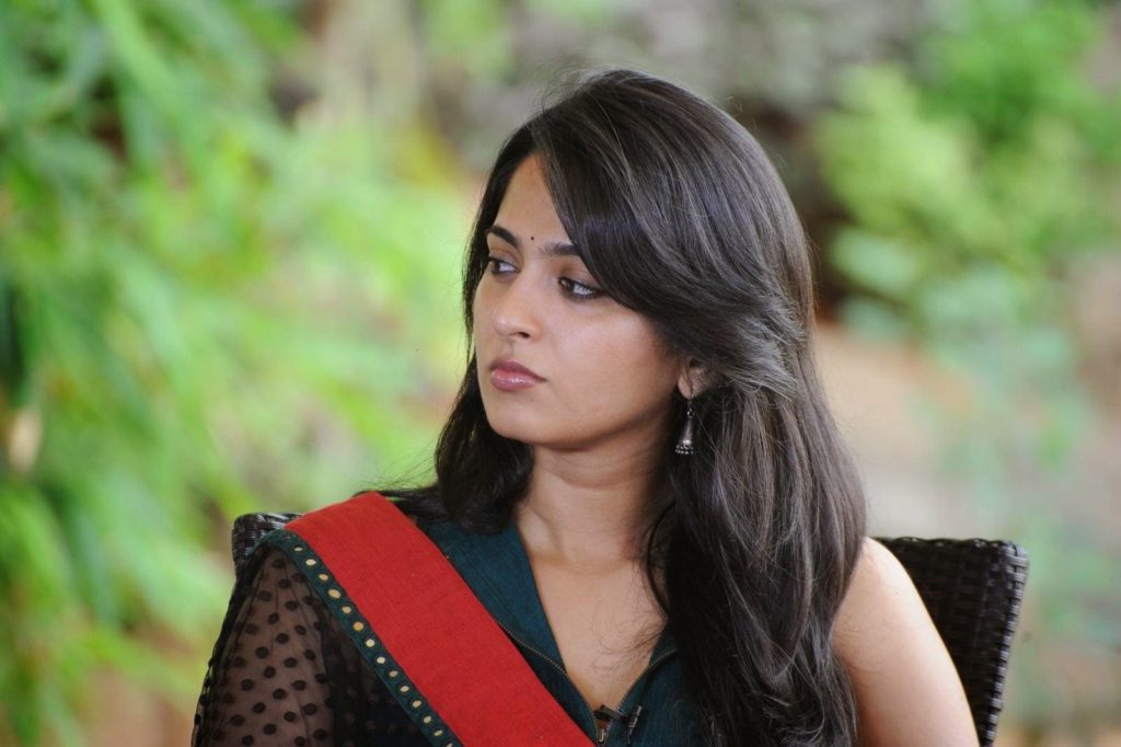 17+ Anushka Shetty Hot Photos, Unseen Bikini Images ...