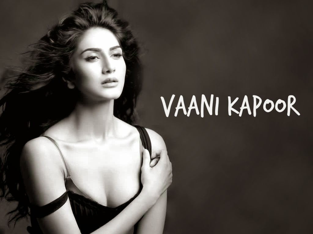 Hot Vaani Kapoor Black n White Wallpaper