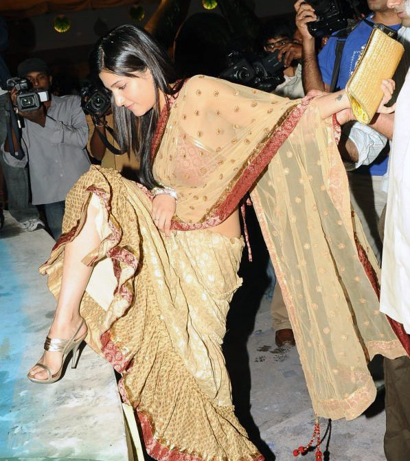 shruti hassan sexy saree