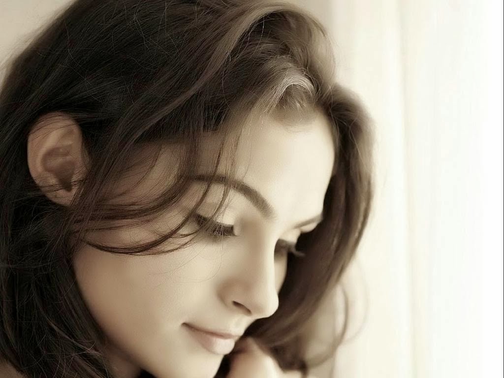 Stunning Andrea Jeremiah Wallpapers
