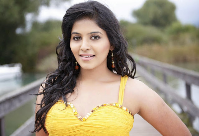 Anjali hot in yellow dress