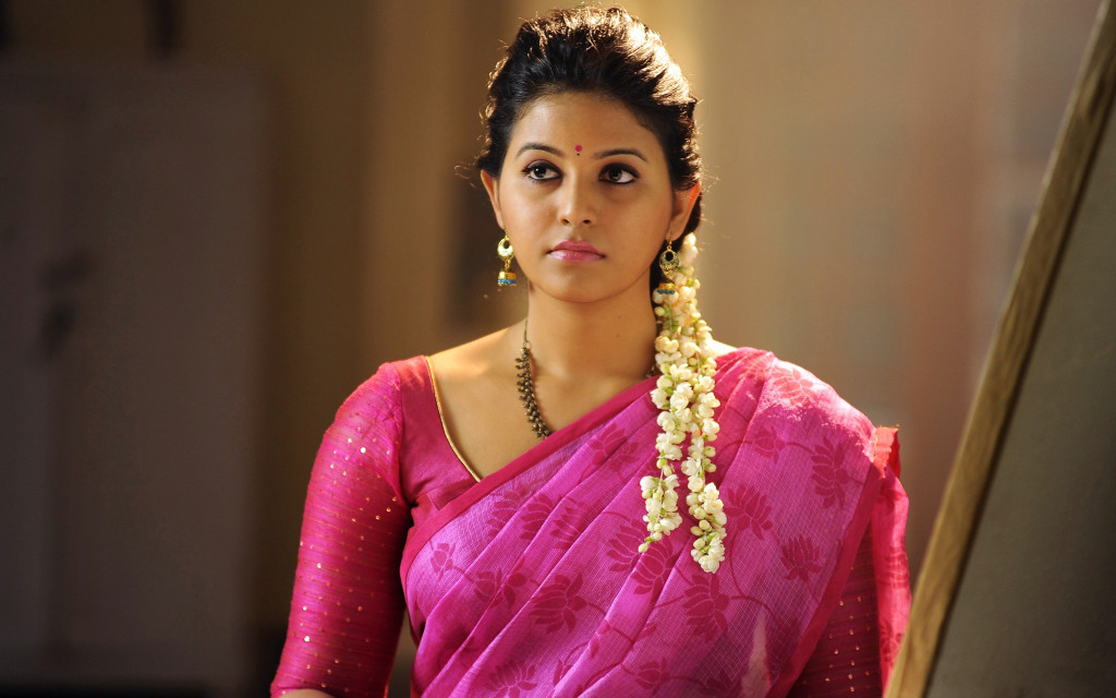 Telugu Actress Anjali HD Wallpaper in saree
