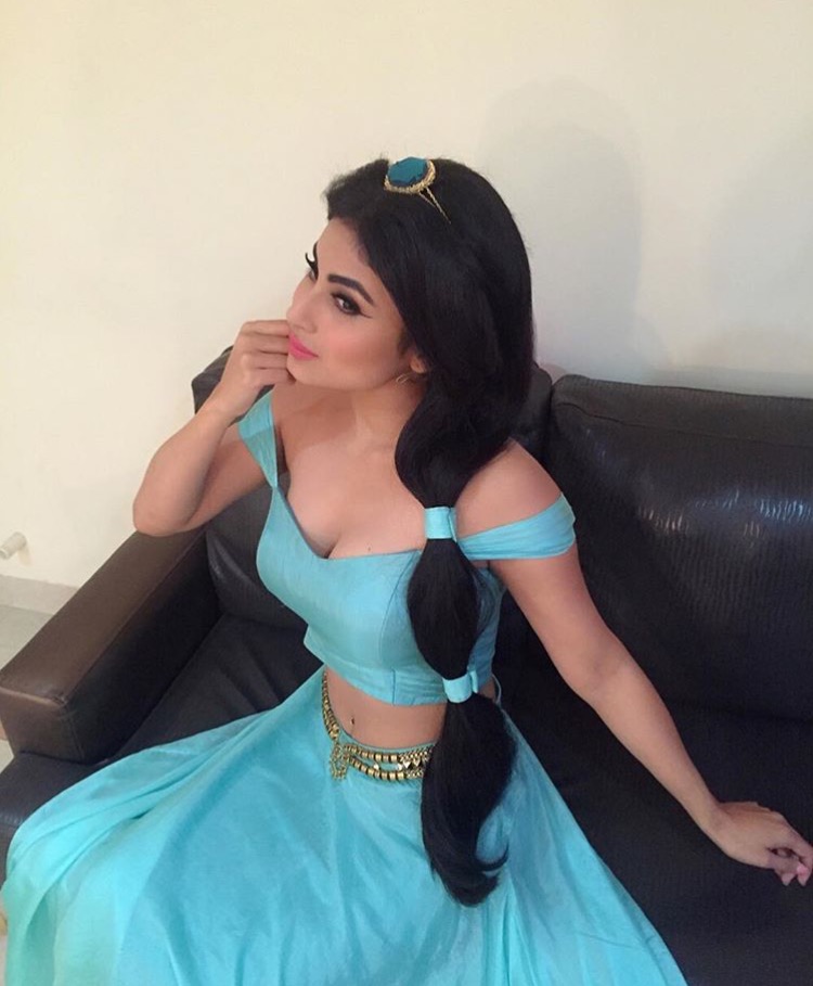 mouni roy hot wallpaper