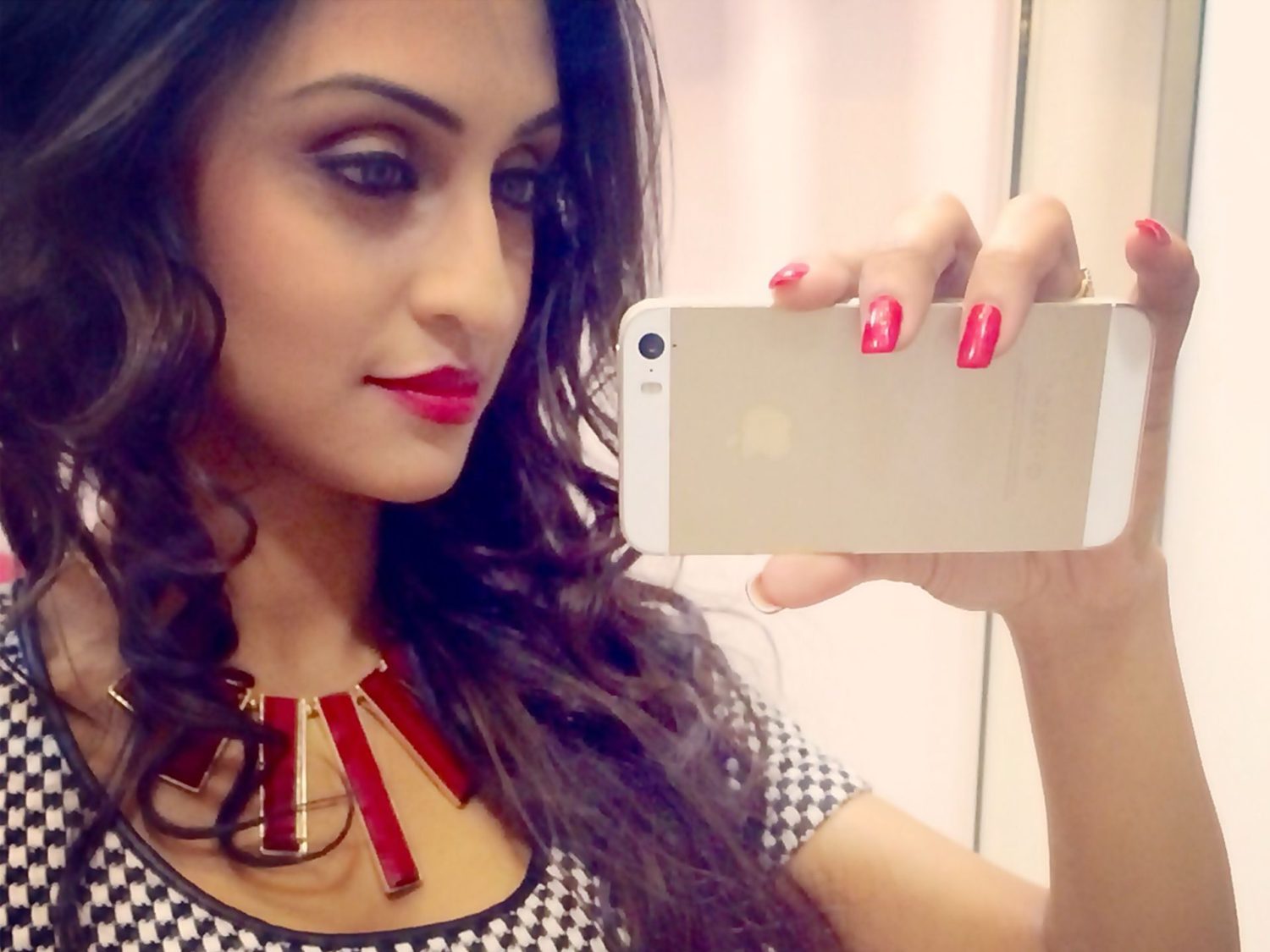 krystle-dsouza-rare-and-unseen-pic
