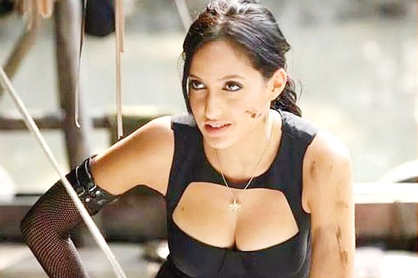 Nora Fatehi hot boobs