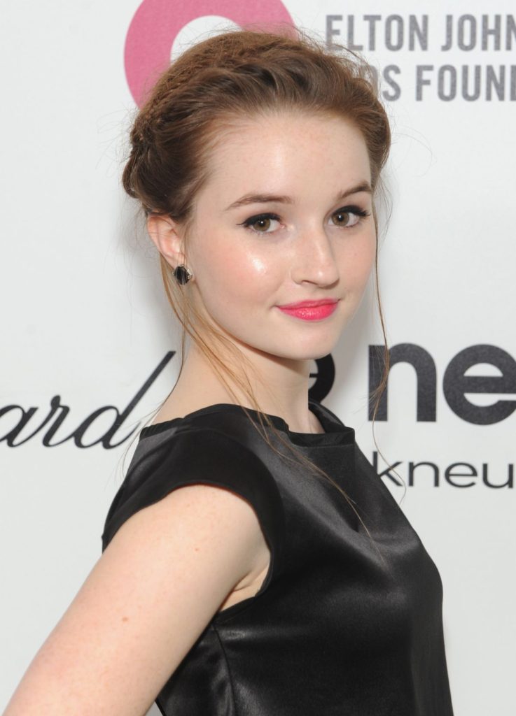 kaitlyn dever hottest pics