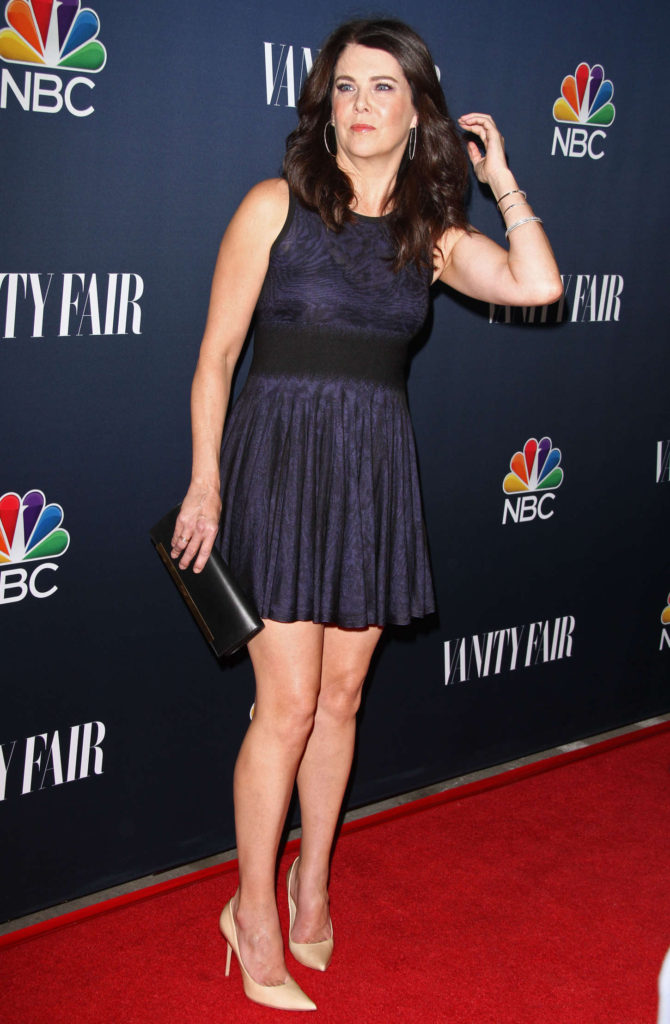 Lauren Graham hot legs stills