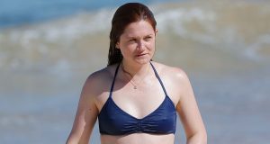 Bonnie Wright bikini pics