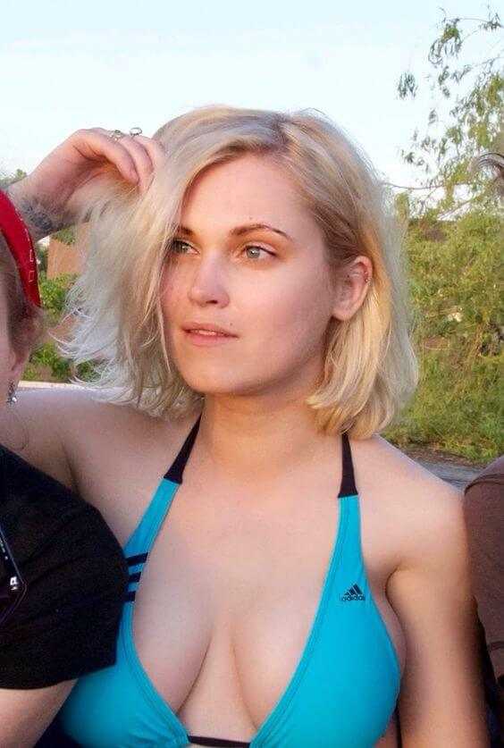 Eliza Taylor Bikini Photoshoot